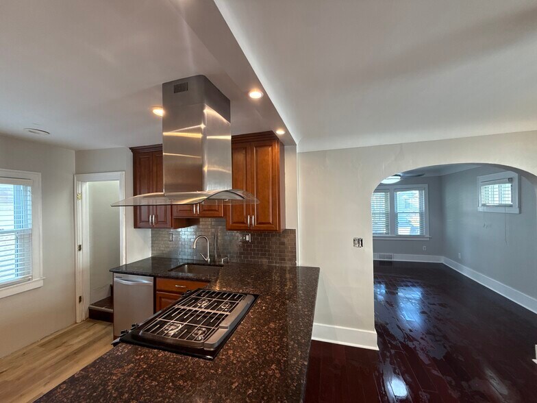 Building Photo - 22114 Rosedale St