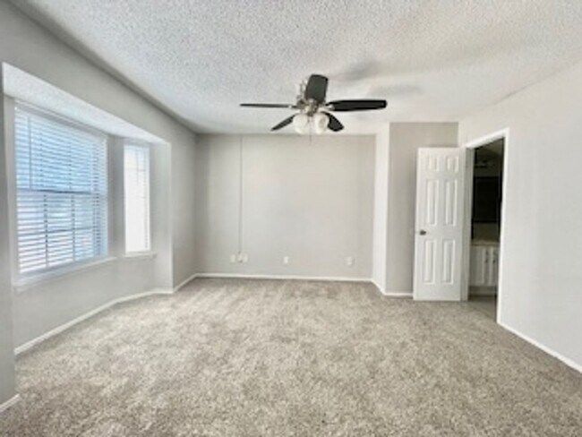 Building Photo - Updated 2 Bed, 3 Bath Condo in Prime North Dallas Location!