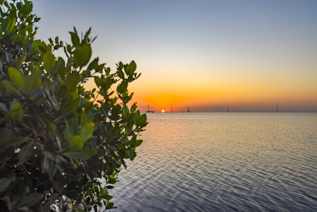 Building Photo - 8 Floral Ave