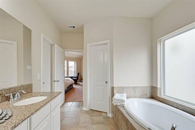 Building Photo - 15023 Russet Bend Ln