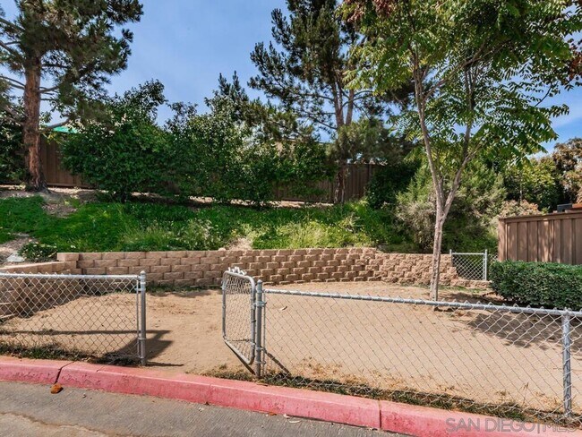 Building Photo - 425 S Meadowbrook Dr