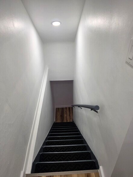 Building Photo - 100 N Pine St