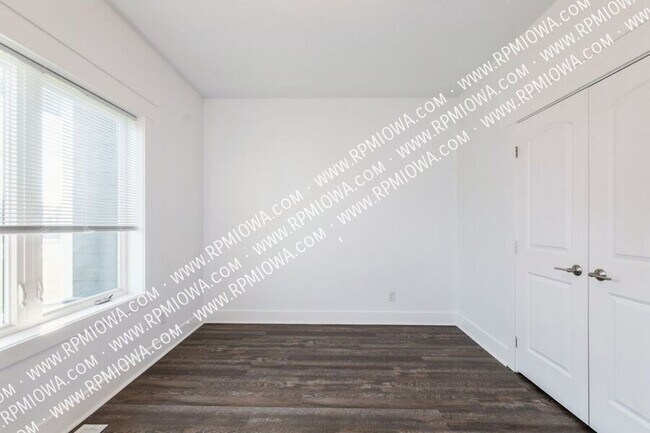 Building Photo - 1408 NW Spruce Dr