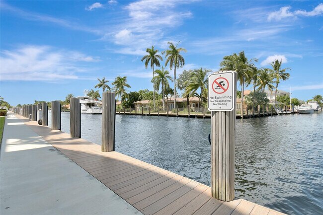 Building Photo - 3121 NE 51st St