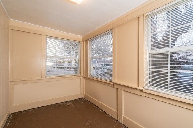 Building Photo - Charming Home in Convenient Location!