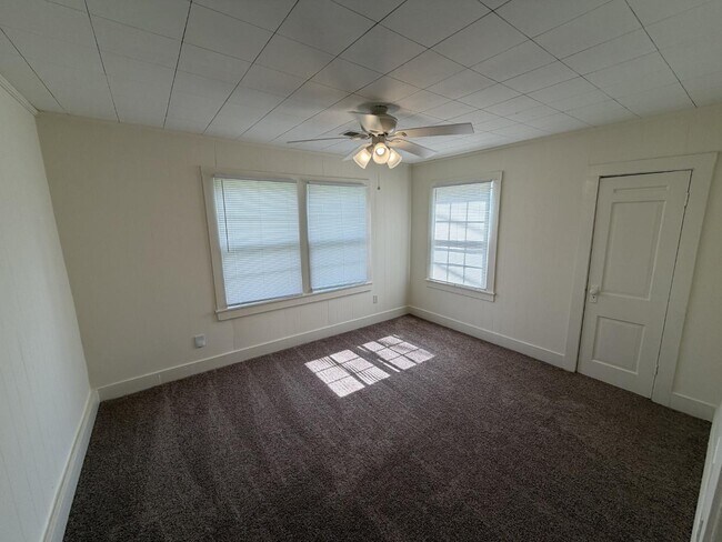 Building Photo - 602 Castle Heights Ave