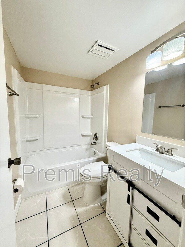 Building Photo - 2400 Winding Creek Blvd