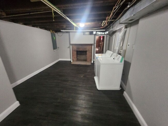 Building Photo - Beautiful Home in West baltimore