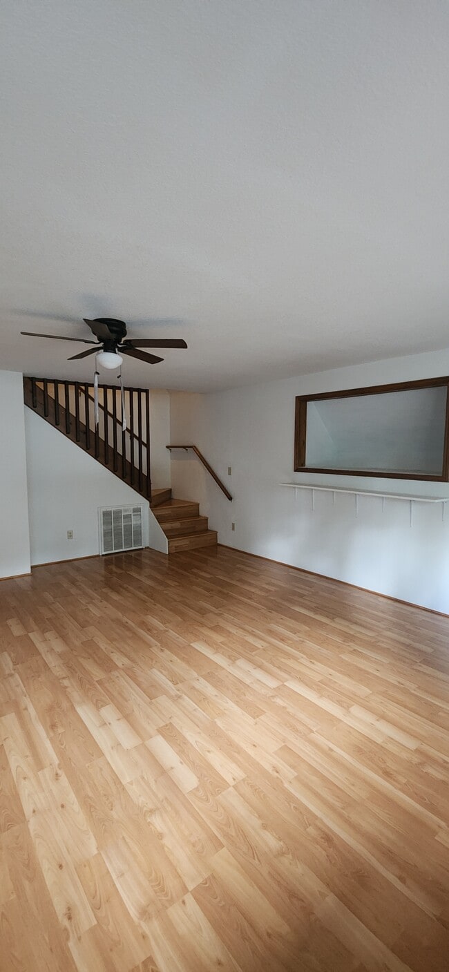 Building Photo - 105 Dogwood Dr