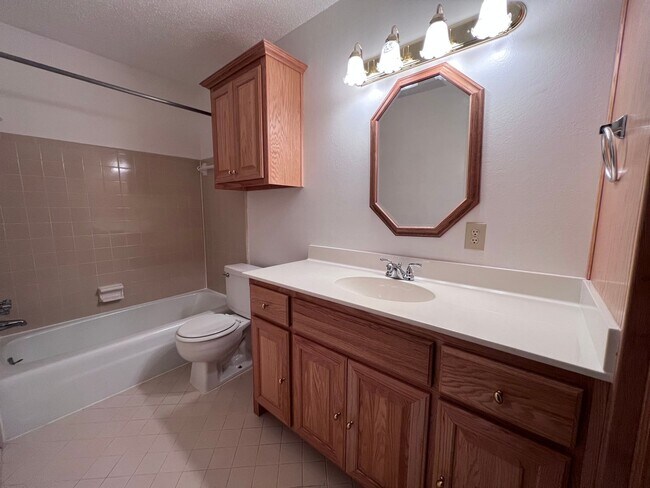 Building Photo - 5629 S Harvard Ct