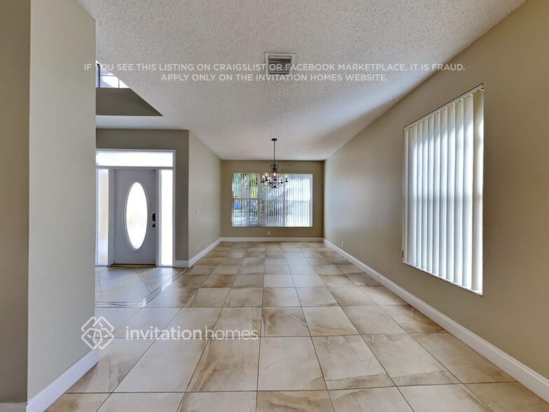 Building Photo - 1170 NW 185th Ave