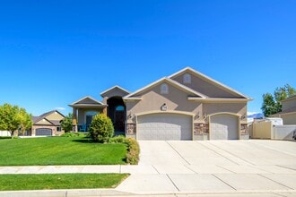 Building Photo - Move-In Ready Upstairs Unit – Available Now