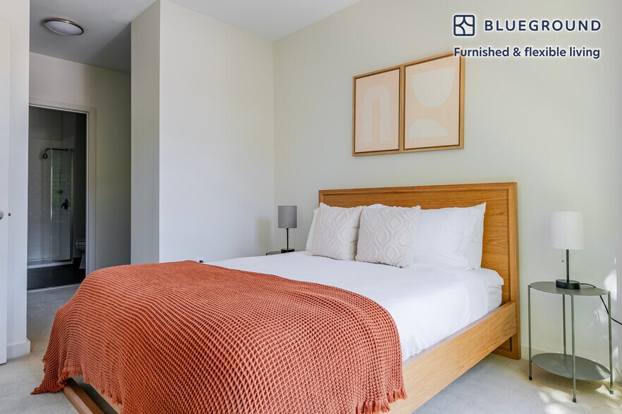 Building Photo - 240 Sidney St