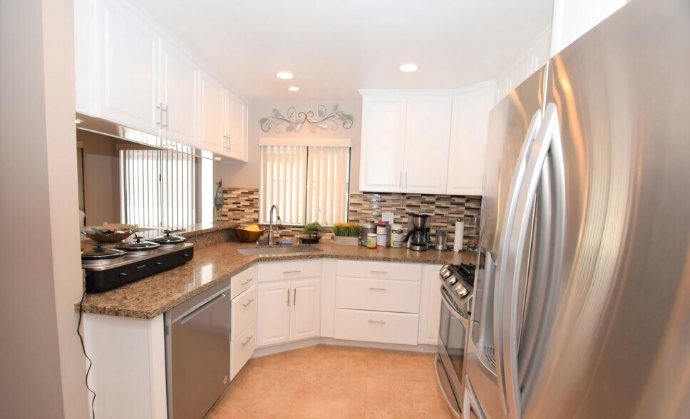 Building Photo - 1279 Calle Bonita