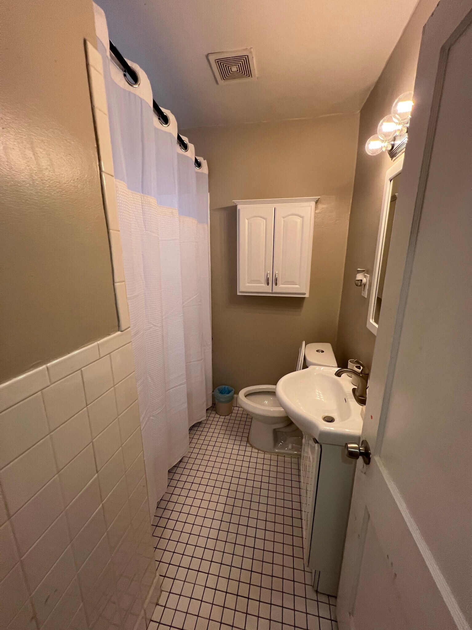 Building Photo - 1439 Eastmoreland Ave