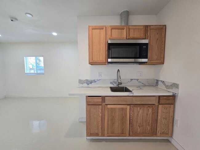 Building Photo - 3 Bed Home + Studio with Large Yard & Ample Parking Near Downtown Vista