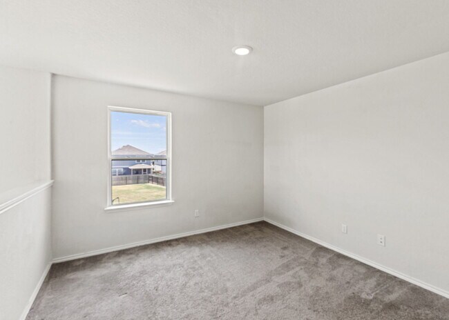 Building Photo - Welcome to your chic and spacious retreat