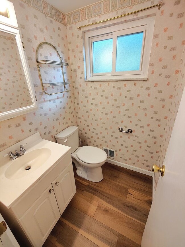 Building Photo - *Recently Updated 3BD/2.5BA Available for ...
