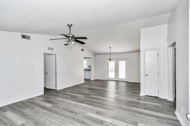 Building Photo - 2405 SE 46th Ct