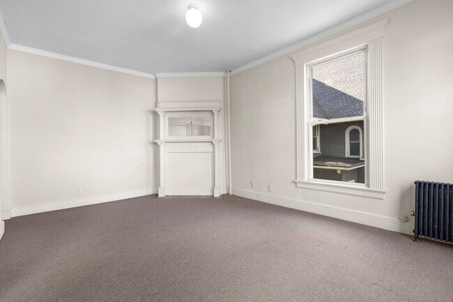 Building Photo - 113 E Main St