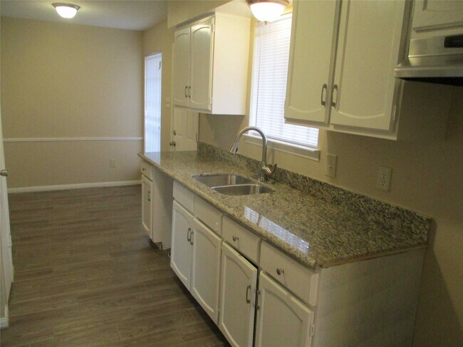 Building Photo - 5506 Deep Forest Dr