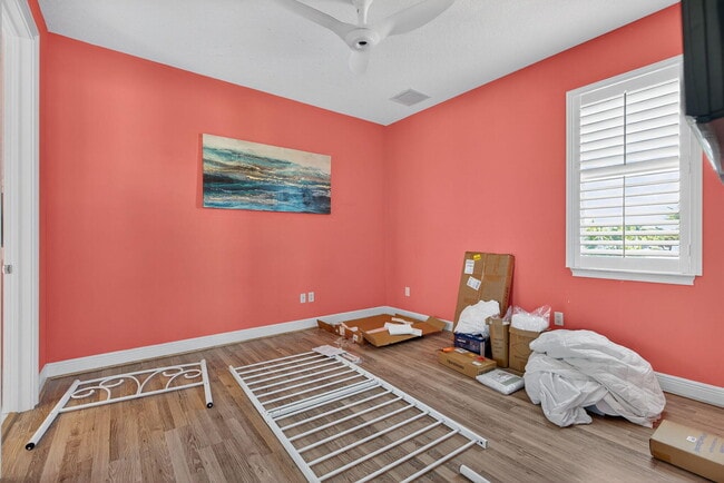 Building Photo - 8551 SE Driftwood St