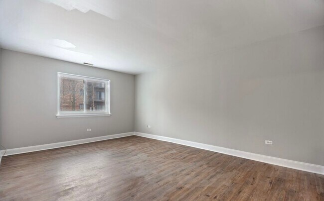 Building Photo - 1002 Castilian Ct