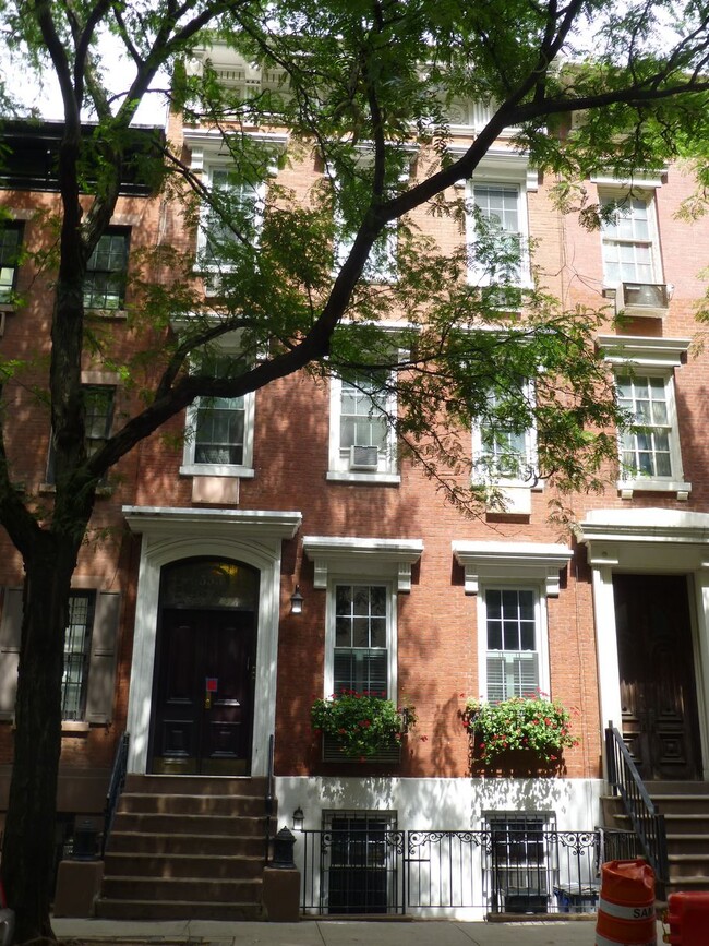 Building Photo - 353 W 19th St