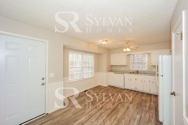 Building Photo - This charming 3BR, 2BA home is ready for you!