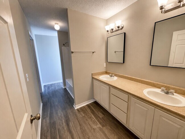 Building Photo - 124 Sandstone Trail