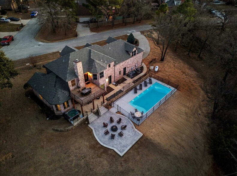 Building Photo - 200 Cove Dr