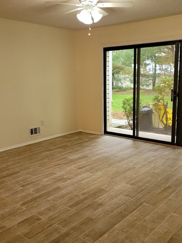 Building Photo - 433 Danbury Ln