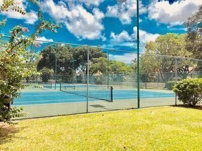 Building Photo - 714 Gardens Dr