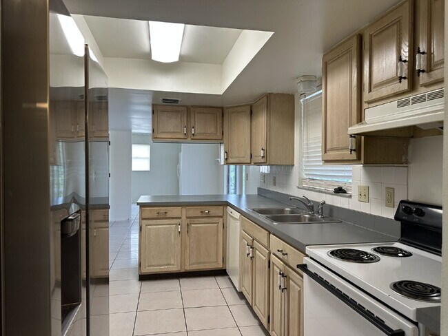 Building Photo - 4416 Englewood Rd