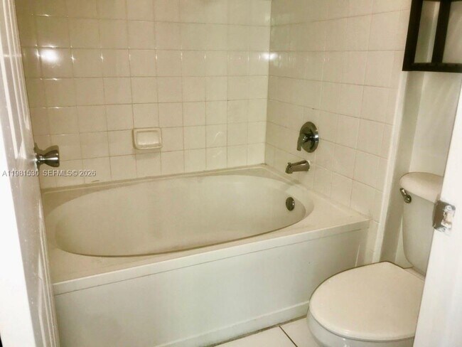 Building Photo - 2991 NE 185th St