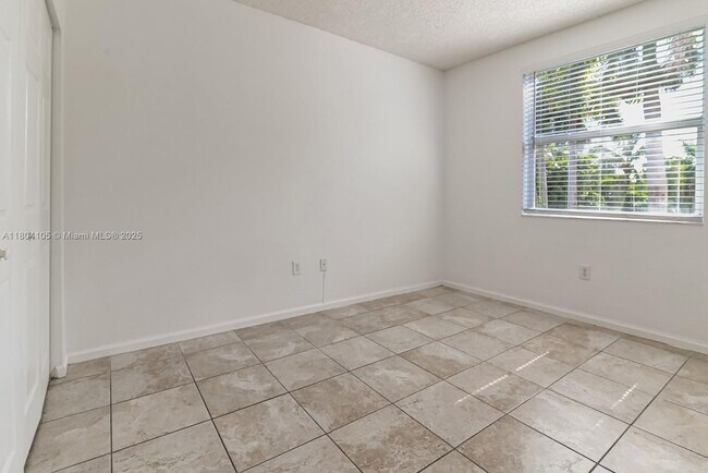 Building Photo - 17125 N Bay Rd