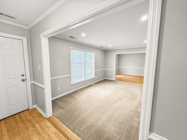 Building Photo - 3001 Jason Dr