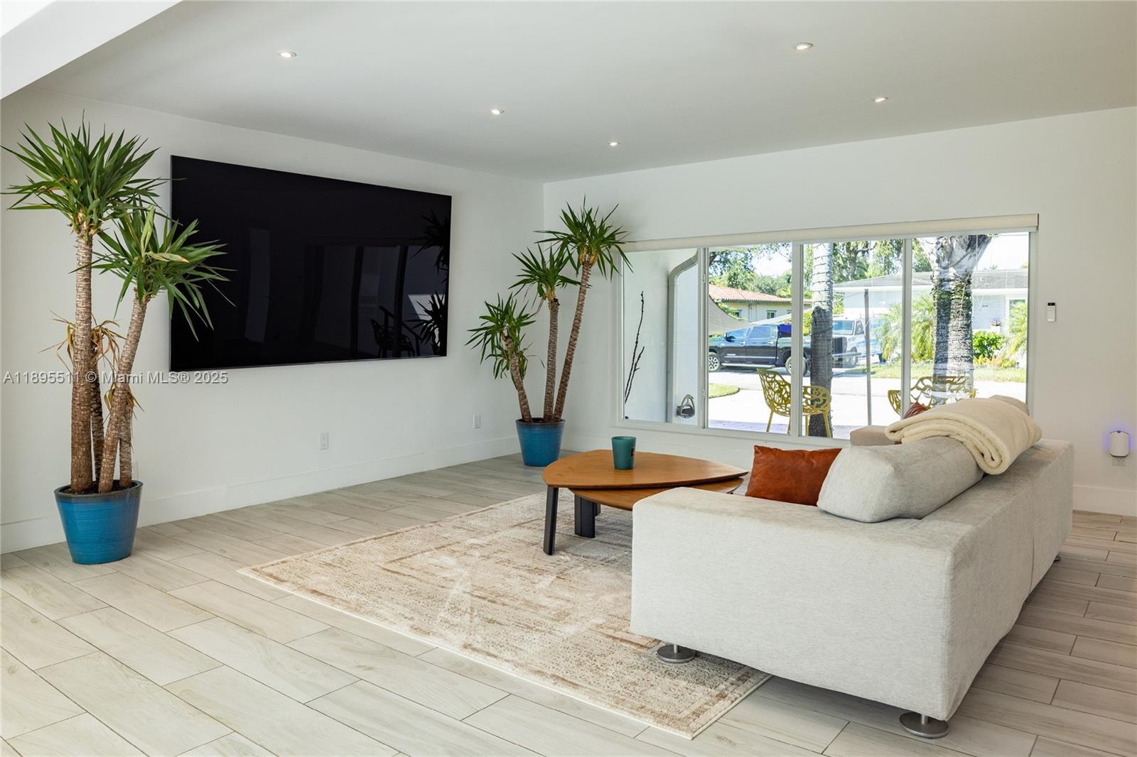 Building Photo - 1080 NE 104th St