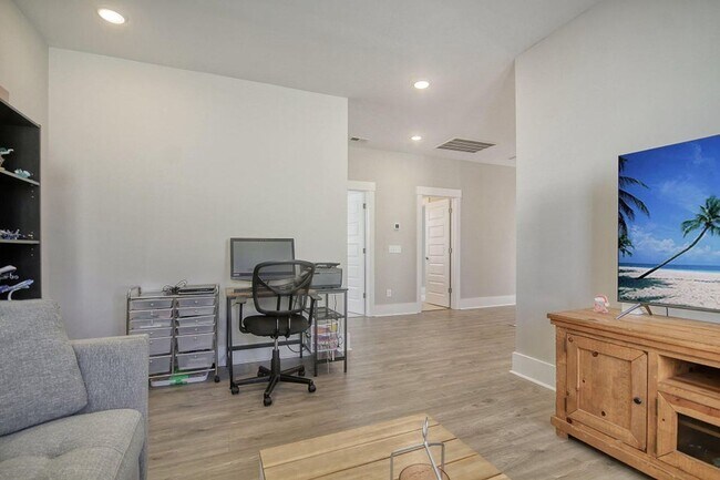 Building Photo - Refined Living in Midtown Nexton