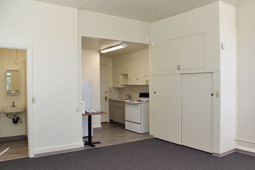 Building Photo - 12610 SW Farmington Rd