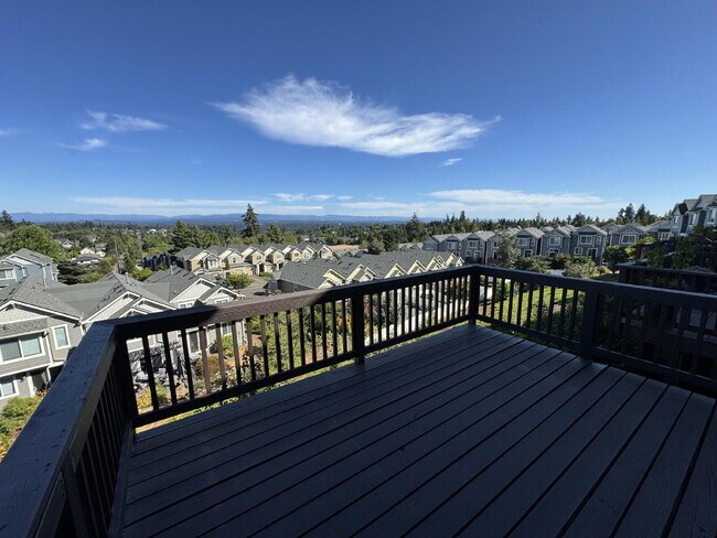 Building Photo - 3 Story Townhome in West Linn.