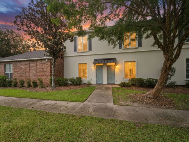 Building Photo - 2 bedroom Townhouse at Lake Beau Pre
