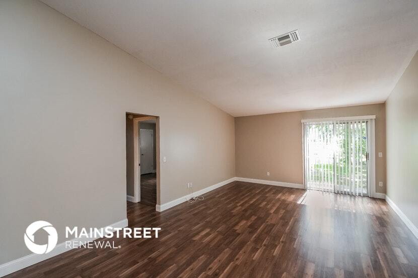 Building Photo - 10927 Horse Track Dr E