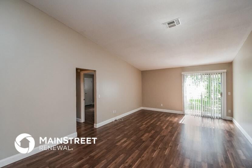 Building Photo - 10927 Horse Track Dr E