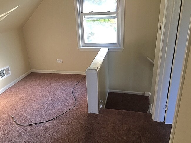 Building Photo - Beautifully renovated 3bd/1 1/2 bath home ...