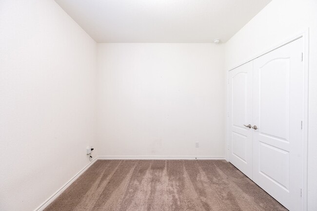 Building Photo - 2701 Webb Ave