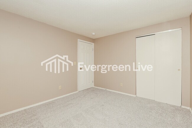 Building Photo - 4735 Stonehedge St