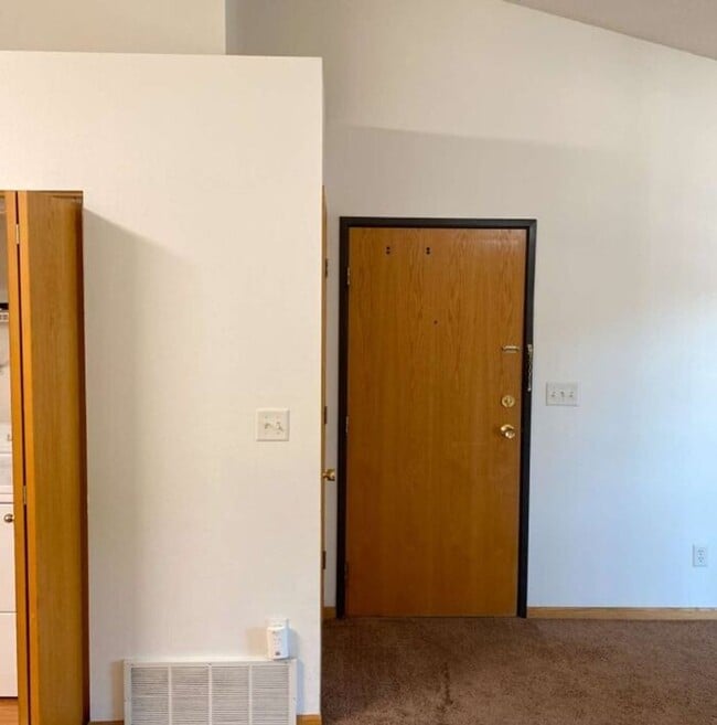 Building Photo - $1250 | 2 Bedroom, 1 Bathroom Condo | No Pets | Available for August 1st, 2026 Move In!