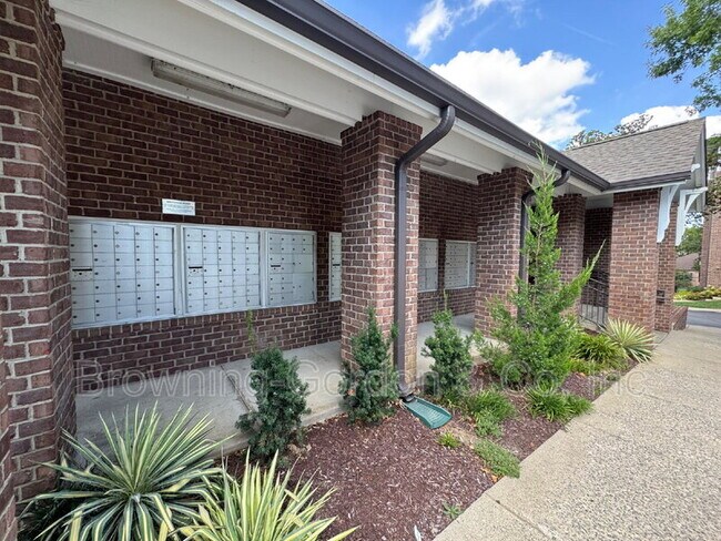 Building Photo - 2310 Elliott Ave