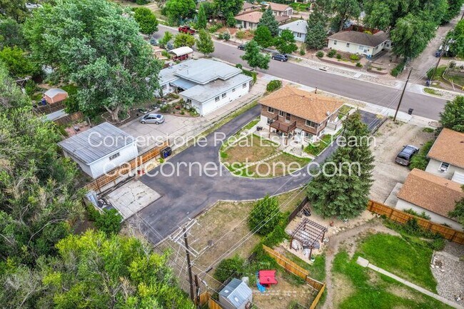 Building Photo - 1410 Custer Ave